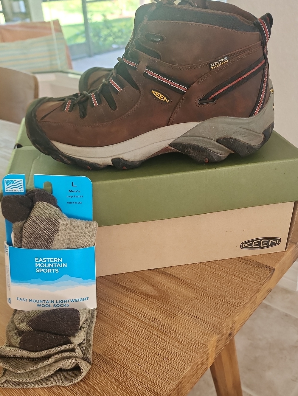 Keen Men's Brown Leather Hiking Boots with Bonus New Socks